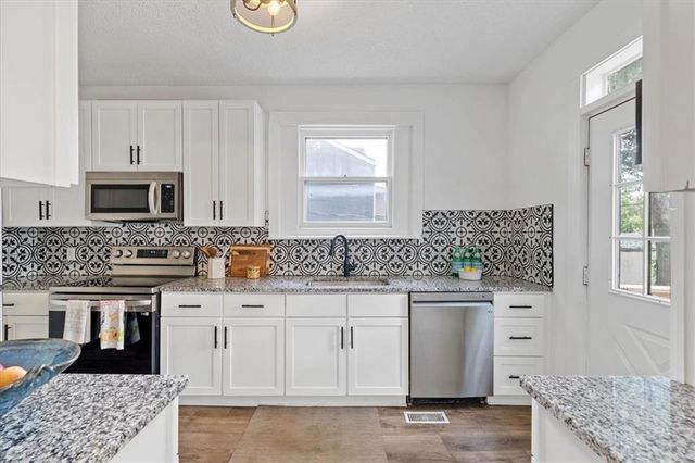 7415 Main Street, Kansas City, MO 64114