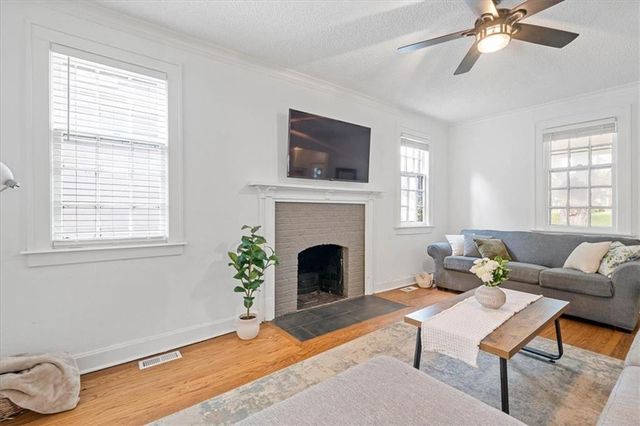 7415 Main Street, Kansas City, MO 64114
