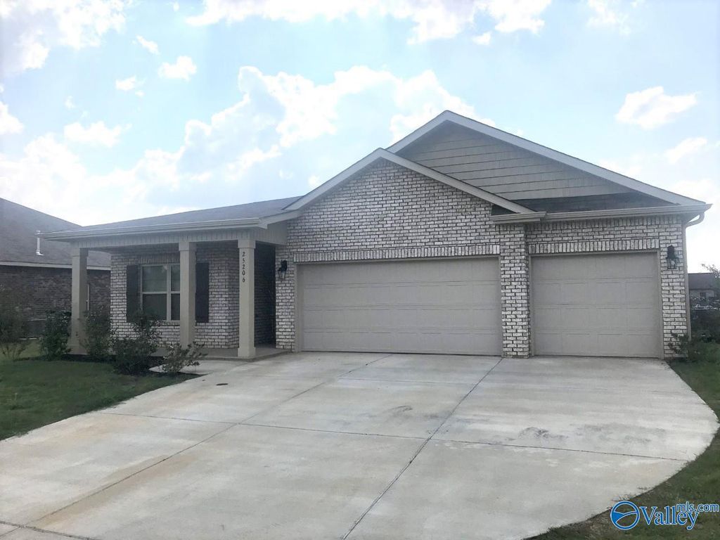 25206 Delilah Circle, Athens, AL 35613