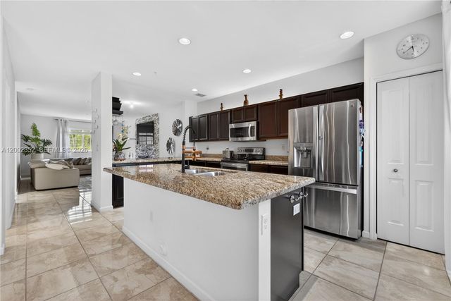 14213 SW 274th St, Homestead, FL 33032