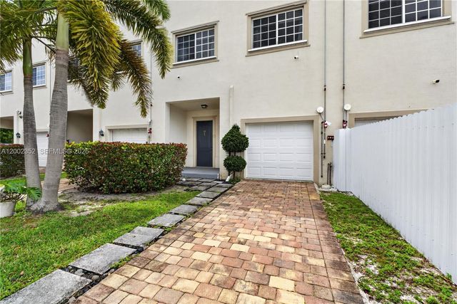 14213 SW 274th St, Homestead, FL 33032
