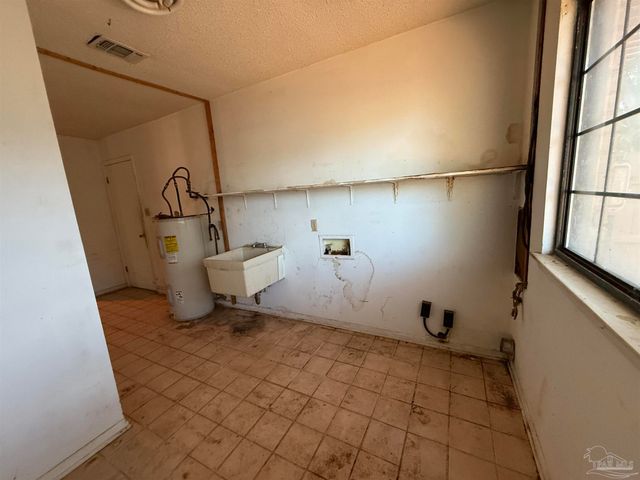 6030 Schofield Dr, Pensacola, FL 32506