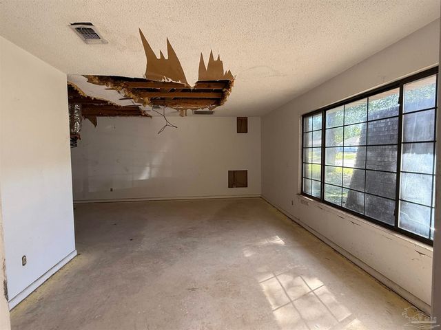 6030 Schofield Dr, Pensacola, FL 32506