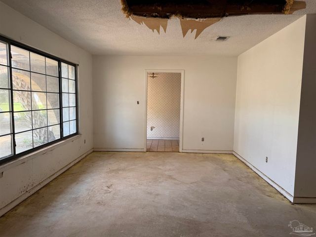 6030 Schofield Dr, Pensacola, FL 32506