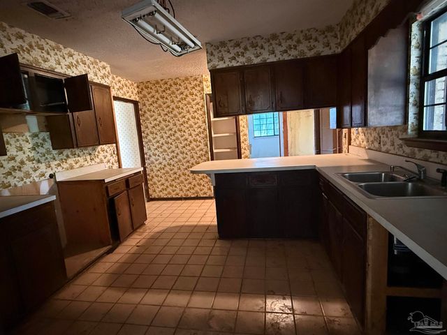 6030 Schofield Dr, Pensacola, FL 32506