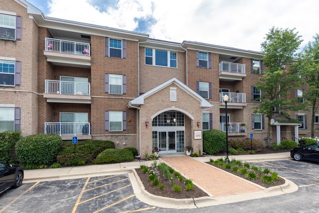 2692 Stone Circle 302, Geneva, IL 60134