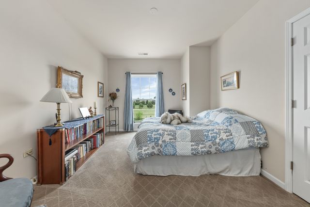 2692 Stone Circle 302, Geneva, IL 60134