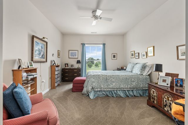 2692 Stone Circle 302, Geneva, IL 60134