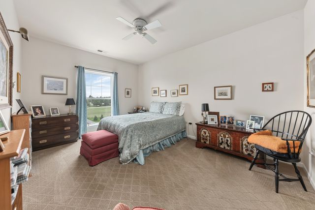 2692 Stone Circle 302, Geneva, IL 60134