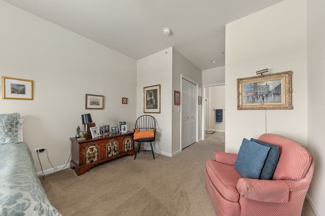 2692 Stone Circle 302, Geneva, IL 60134