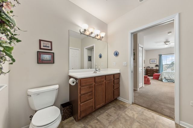 2692 Stone Circle 302, Geneva, IL 60134