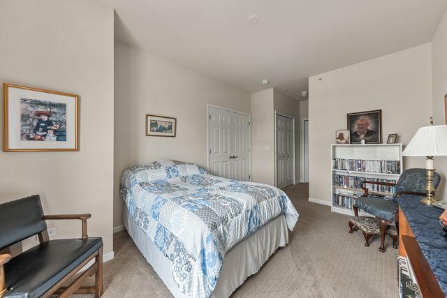 2692 Stone Circle 302, Geneva, IL 60134