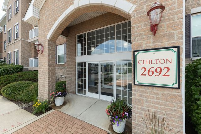 2692 Stone Circle 302, Geneva, IL 60134