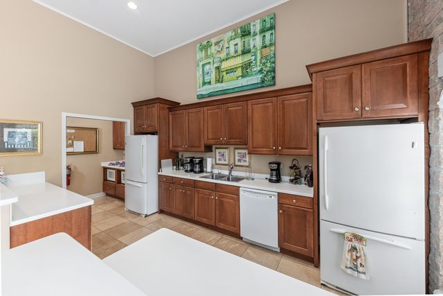 2692 Stone Circle 302, Geneva, IL 60134