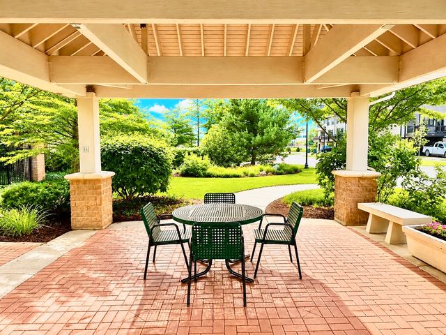 2692 Stone Circle 302, Geneva, IL 60134