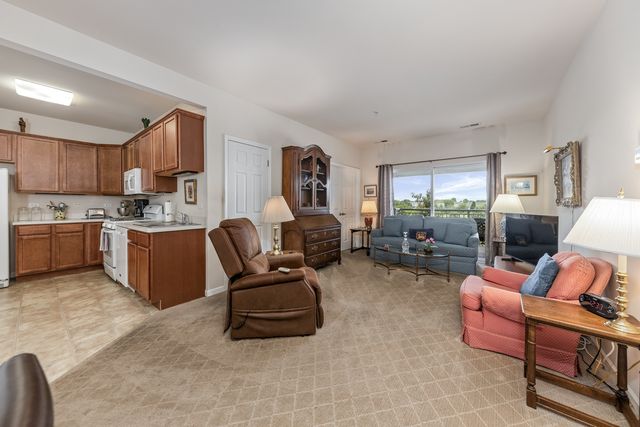 2692 Stone Circle 302, Geneva, IL 60134