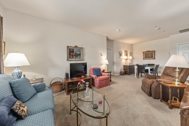 2692 Stone Circle 302, Geneva, IL 60134