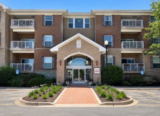 2692 Stone Circle 302, Geneva, IL 60134