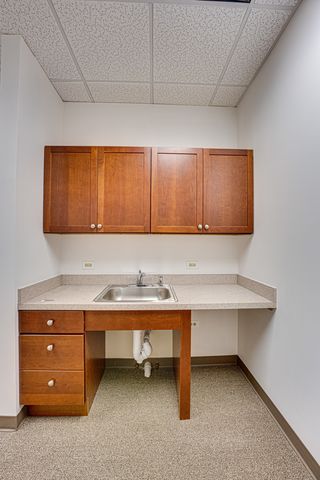 4200 Cantera Drive 204, Warrenville, IL 60555