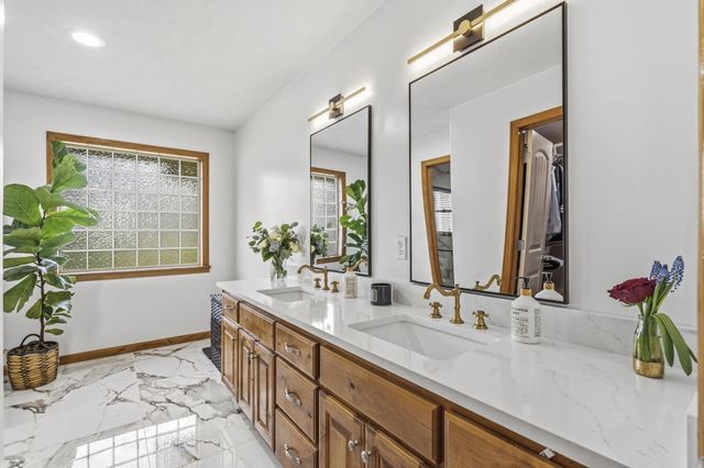 5223 E Hackberry Street, Springfield, MO 65809