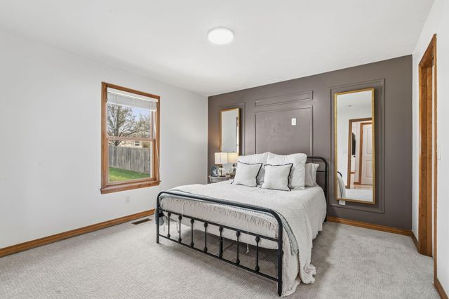 5223 E Hackberry Street, Springfield, MO 65809