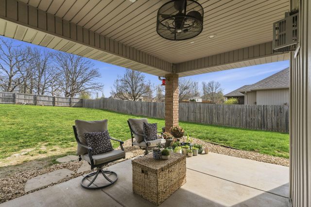 5223 E Hackberry Street, Springfield, MO 65809