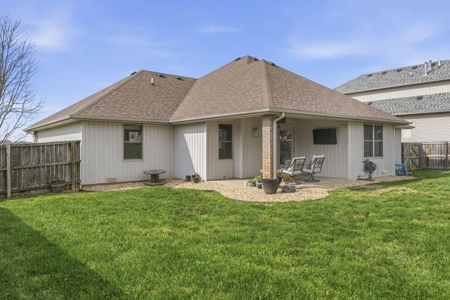 5223 E Hackberry Street, Springfield, MO 65809