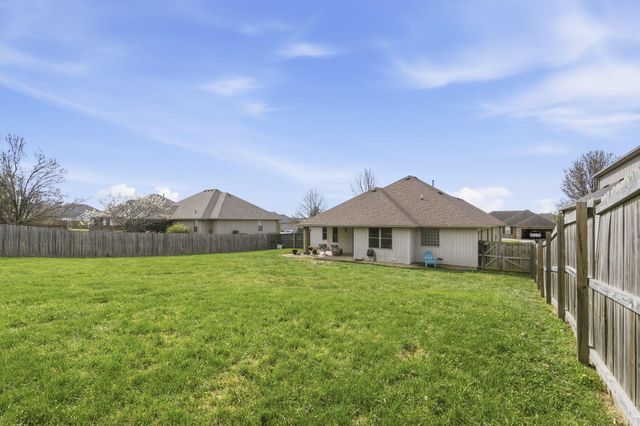 5223 E Hackberry Street, Springfield, MO 65809