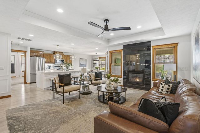 5223 E Hackberry Street, Springfield, MO 65809