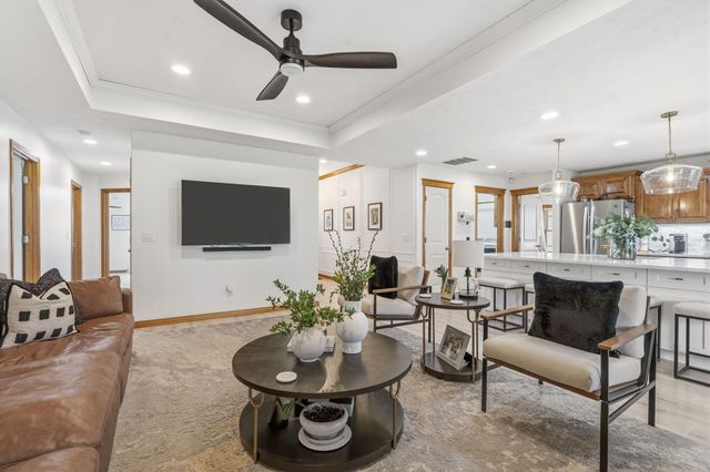 5223 E Hackberry Street, Springfield, MO 65809