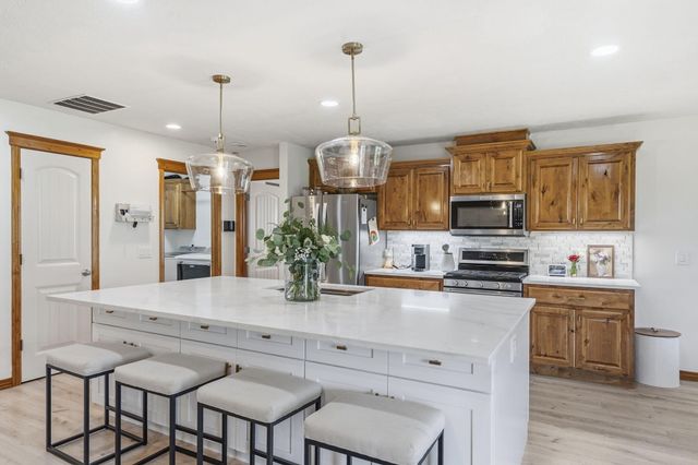 5223 E Hackberry Street, Springfield, MO 65809