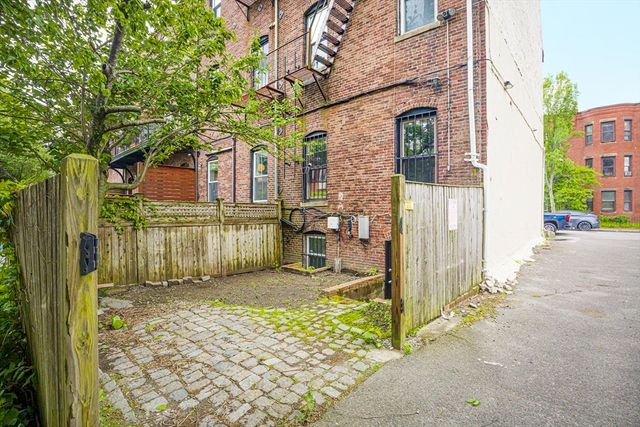 31 Worthington St., Boston, MA 02120