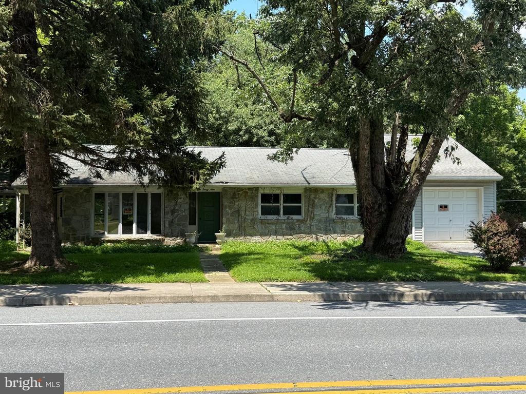 839 S STATE ST, Ephrata, PA 17522