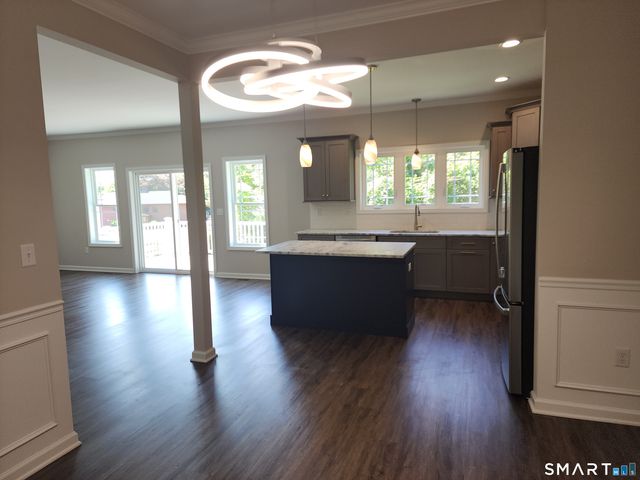 20 Lombard Circle 7, North Haven, CT 06473