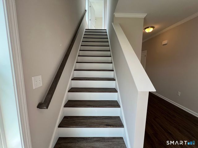 20 Lombard Circle 7, North Haven, CT 06473