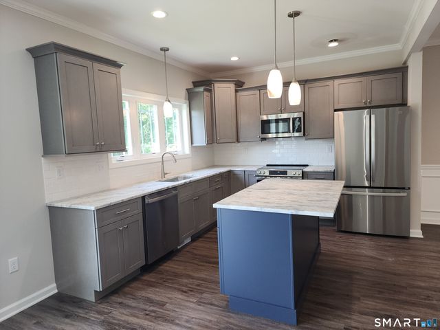 20 Lombard Circle 7, North Haven, CT 06473