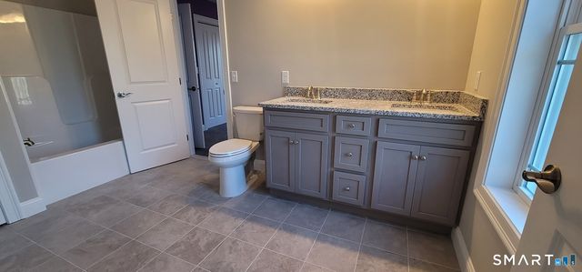 20 Lombard Circle 7, North Haven, CT 06473