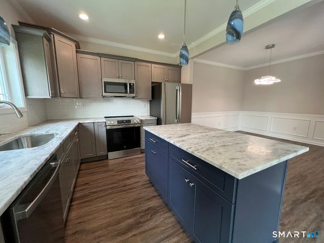 20 Lombard Circle 7, North Haven, CT 06473