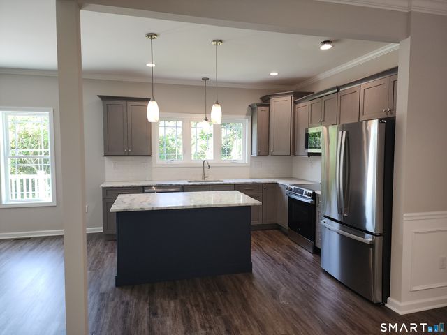 20 Lombard Circle 7, North Haven, CT 06473