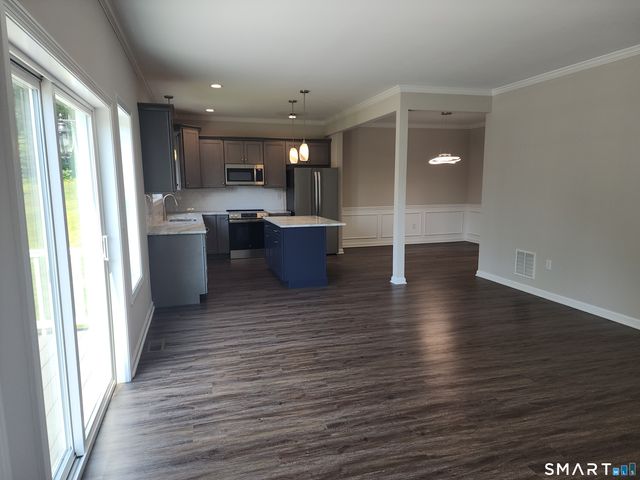 20 Lombard Circle 7, North Haven, CT 06473