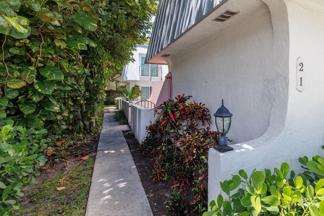 106 Linda Lane 1, Palm Beach Shores, FL 33404