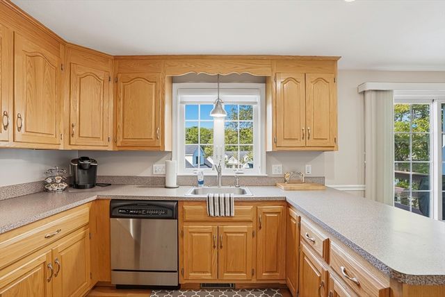 56 Nature View Drve 56, Uxbridge, MA 01569