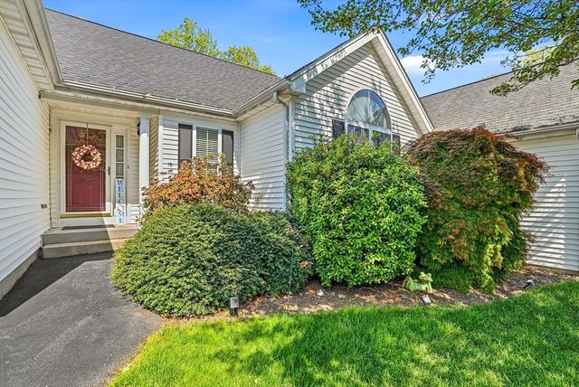 56 Nature View Drve 56, Uxbridge, MA 01569