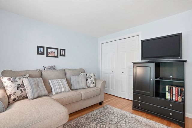 56 Nature View Drve 56, Uxbridge, MA 01569