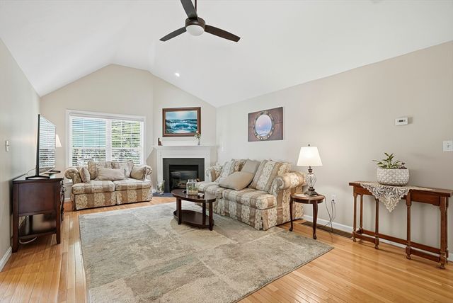 56 Nature View Drve 56, Uxbridge, MA 01569