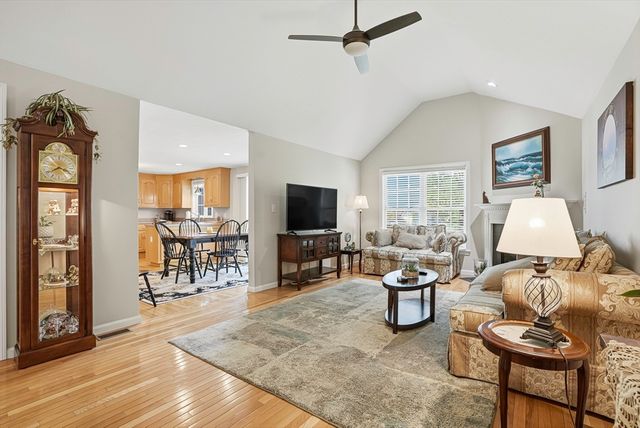 56 Nature View Drve 56, Uxbridge, MA 01569