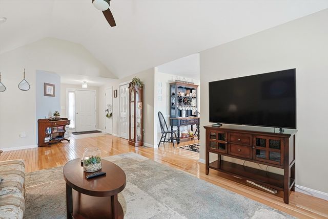 56 Nature View Drve 56, Uxbridge, MA 01569