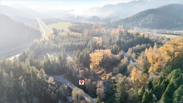 95 Barton Road, Glendale, OR 97442