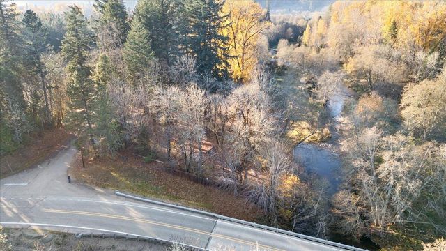 95 Barton Road, Glendale, OR 97442