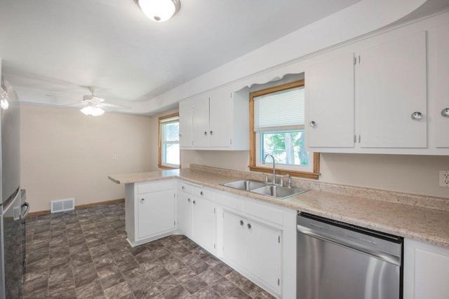 1140 Charlton Street, West Saint Paul, MN 55118